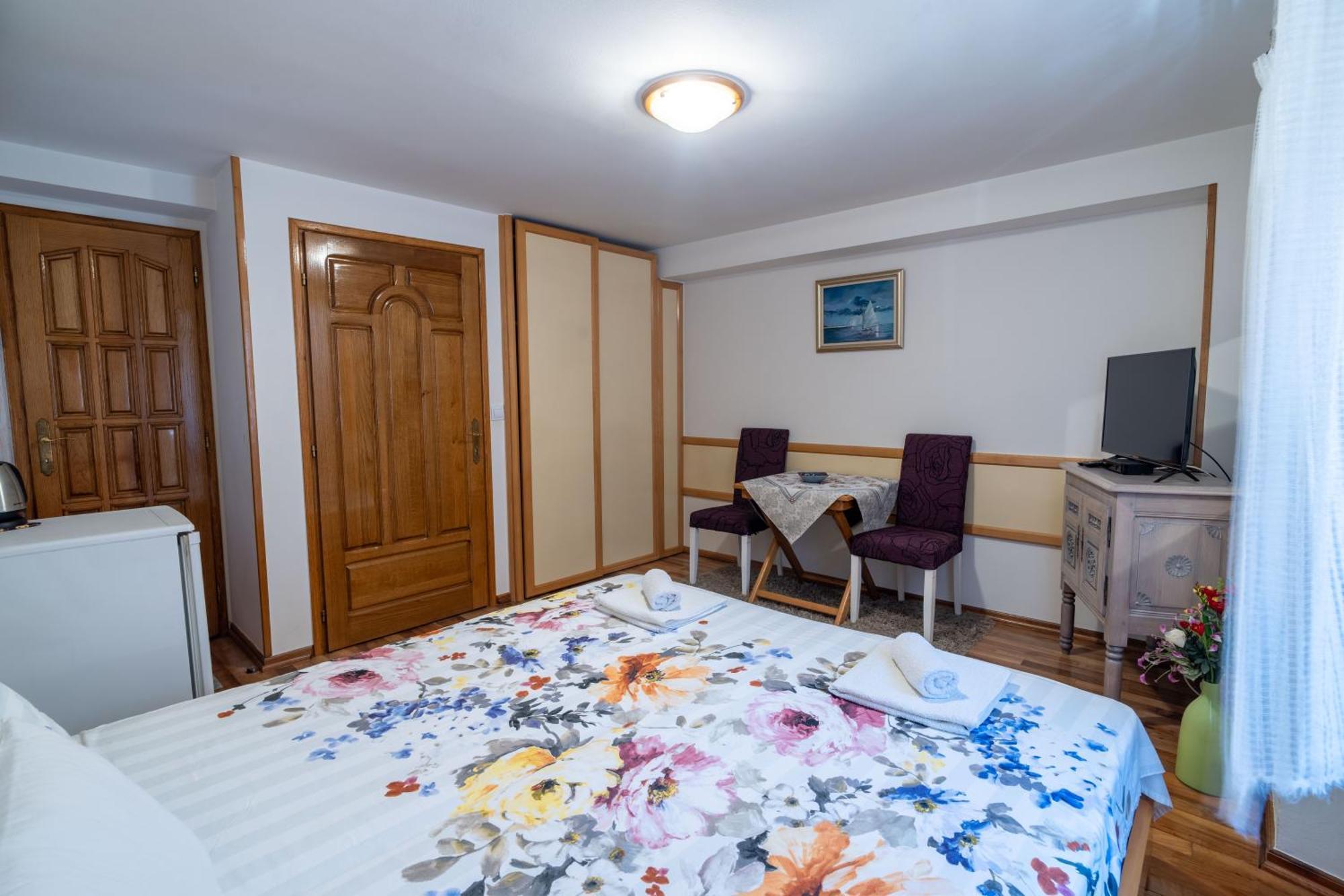 Studios Belvi Kotor Bagian luar foto