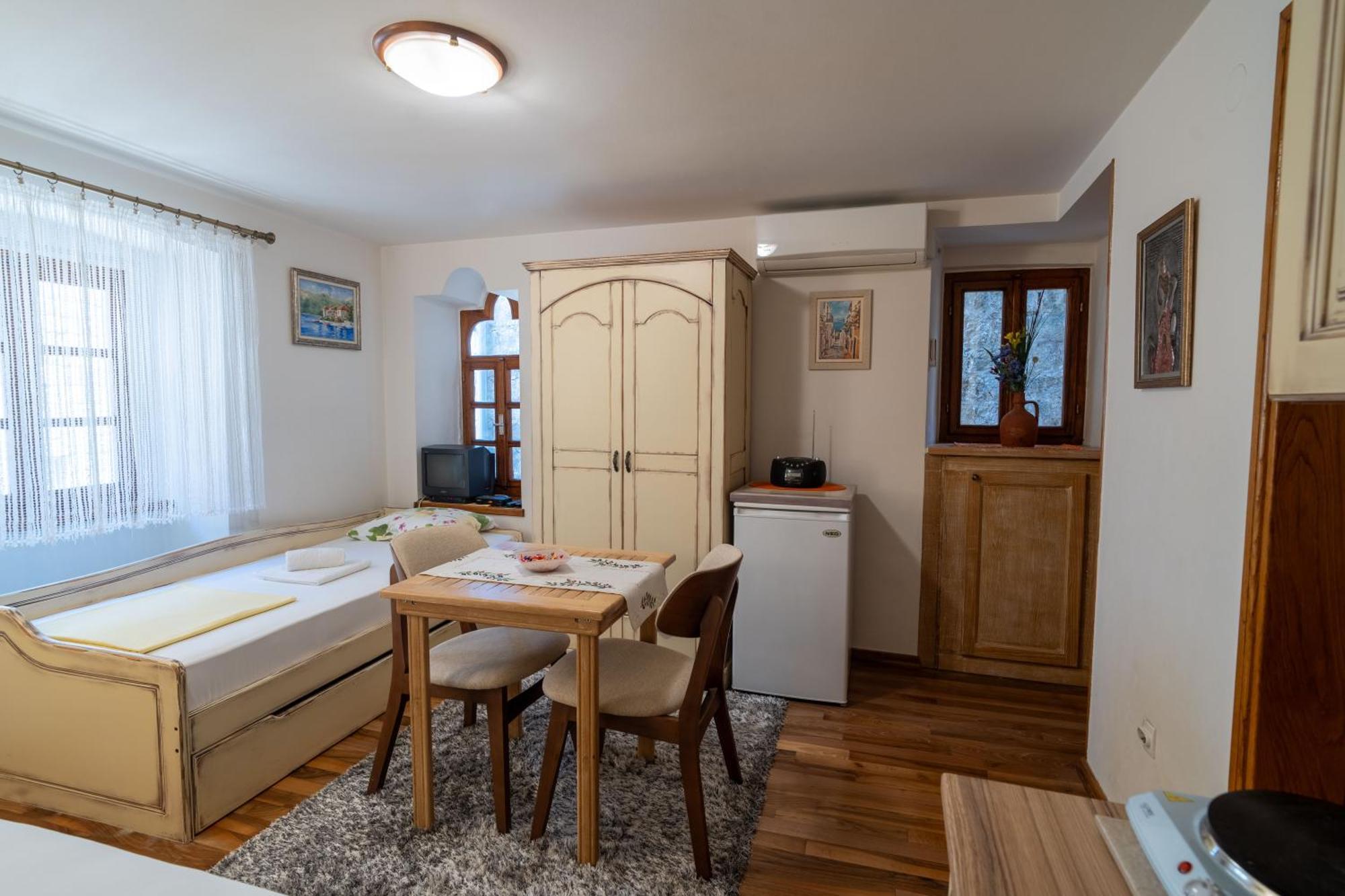 Studios Belvi Kotor Bagian luar foto
