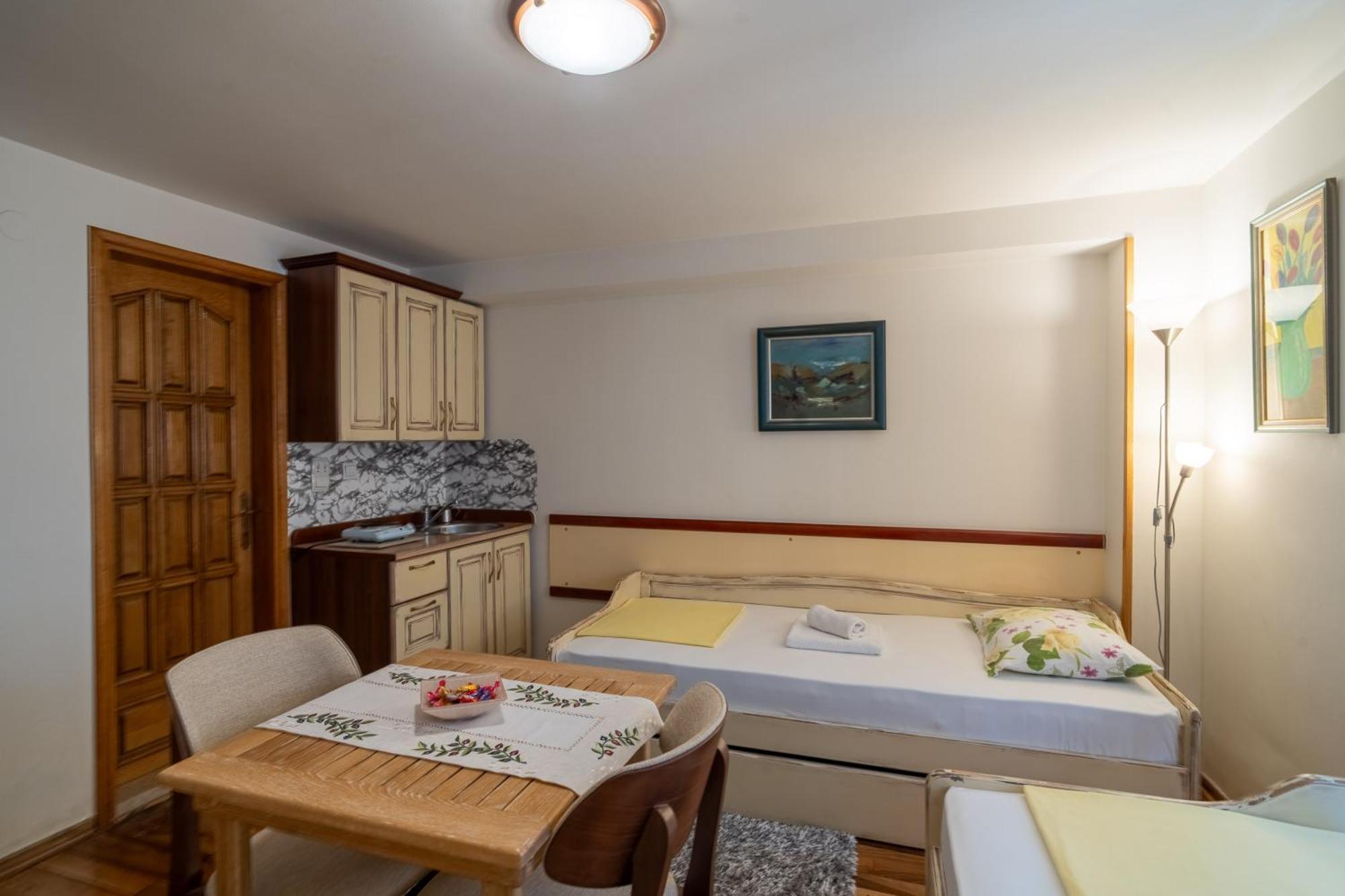 Studios Belvi Kotor Bagian luar foto