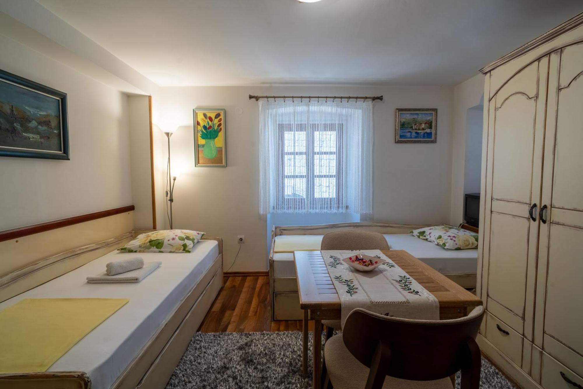 Studios Belvi Kotor Bagian luar foto