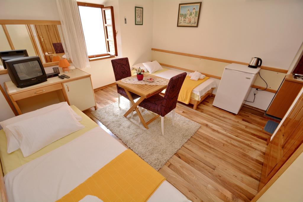 Studios Belvi Kotor Bagian luar foto