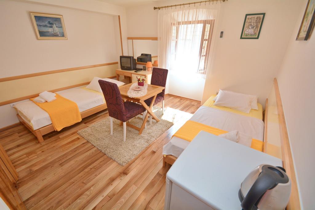 Studios Belvi Kotor Bagian luar foto