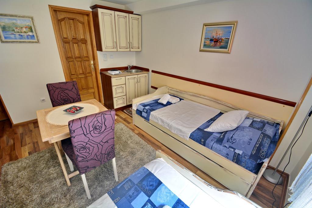 Studios Belvi Kotor Bagian luar foto