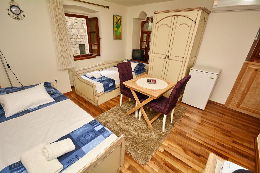 Studios Belvi Kotor Bagian luar foto