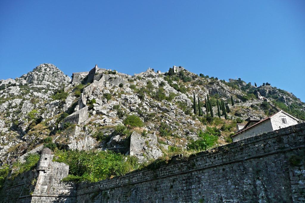 Studios Belvi Kotor Bagian luar foto